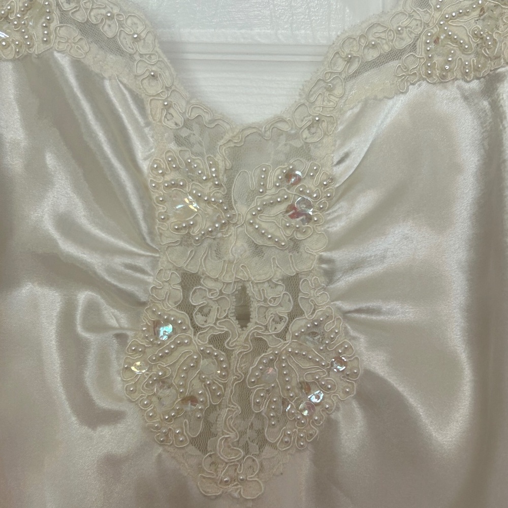 VTG Gold Label Victoria's Secret Satin and Lace Peignoir Set with Tulle Back!!!✨ - Picture 5 of 16